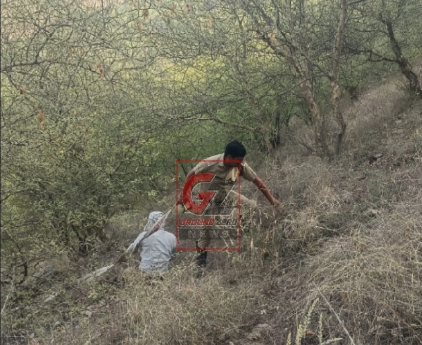 आग की चपेट में आई अरावली की वनस्पति, मौके पर राहत एवं बचाव कार्य में जुटी टीमें।