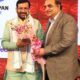 नई दिल्ली में आयोजित कार्यक्रम में मुख्यमंत्री नायब सिंह सैनी का सम्मानपूर्वक स्वागत करते आयोजक।