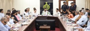 नई दिल्ली स्थित हरियाणा भवन में उद्योग एवं व्यापारिक संगठनों के प्रतिनिधियों के साथ बैठक करते मुख्यमंत्री नायब सिंह सैनी।