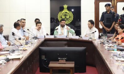 नई दिल्ली स्थित हरियाणा भवन में उद्योग एवं व्यापारिक संगठनों के प्रतिनिधियों के साथ बैठक करते मुख्यमंत्री नायब सिंह सैनी।