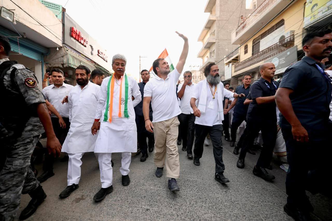 यात्रा के दौरान राहुल गांधी के साथ राव दान सिंह।
