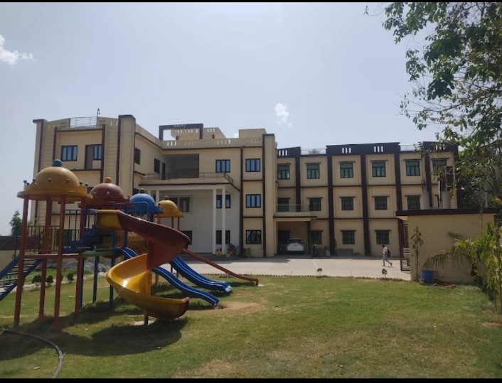 बालाजी सीनियर सेकेंडरी स्कूल, भूंगारका के छात्र दीपांशु स्कूल