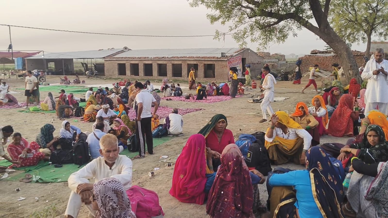 पानी और छांव की व्यवस्था नहीं