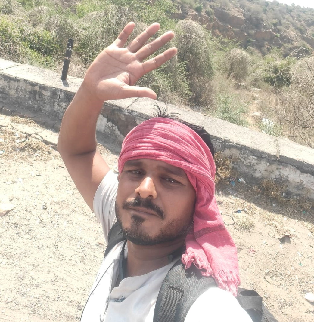 415 KM पैदल सफर पर निकले दातागंज (बदायूं, UP) के सुमित सिंह उर्फ 'टीटू'।