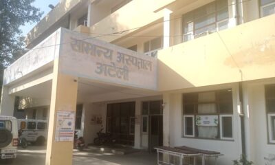 अटेली सामुदायिक स्वास्थ्य केंद्र में स्वास्थ्य सेवाओं के विस्तार को लेकर जानकारी देती स्वास्थ्य मंत्री आरती सिंह राव।
