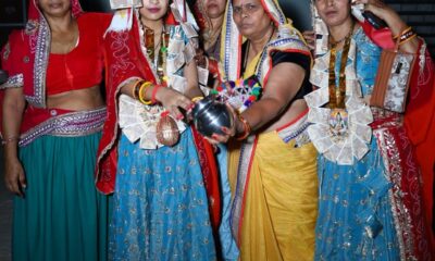 गांव बेगपुर में कन्या जन्म पर कुआ पूजन करवाती महिलाएं