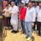 बिहाली गौशाला में गायों को गुड़ खिलाते हुए कुलदीप यादव।