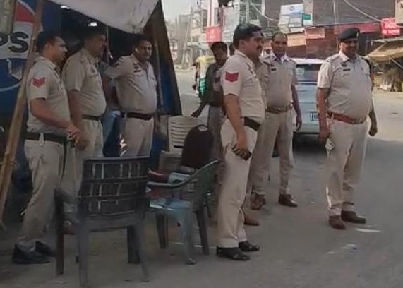 ईद पर्व पर सुरक्षा व्यवस्था संभालते नूंह पुलिस के जवान।