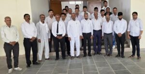 नांगल चौधरी तहसील परिसर में उमराव सिंह कौशिक को श्रद्धांजलि देते अधिवक्ता।