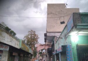 सतनाली क्षेत्र में तेज आंधी और बारिश के बाद बदला मौसम का मिजाज।