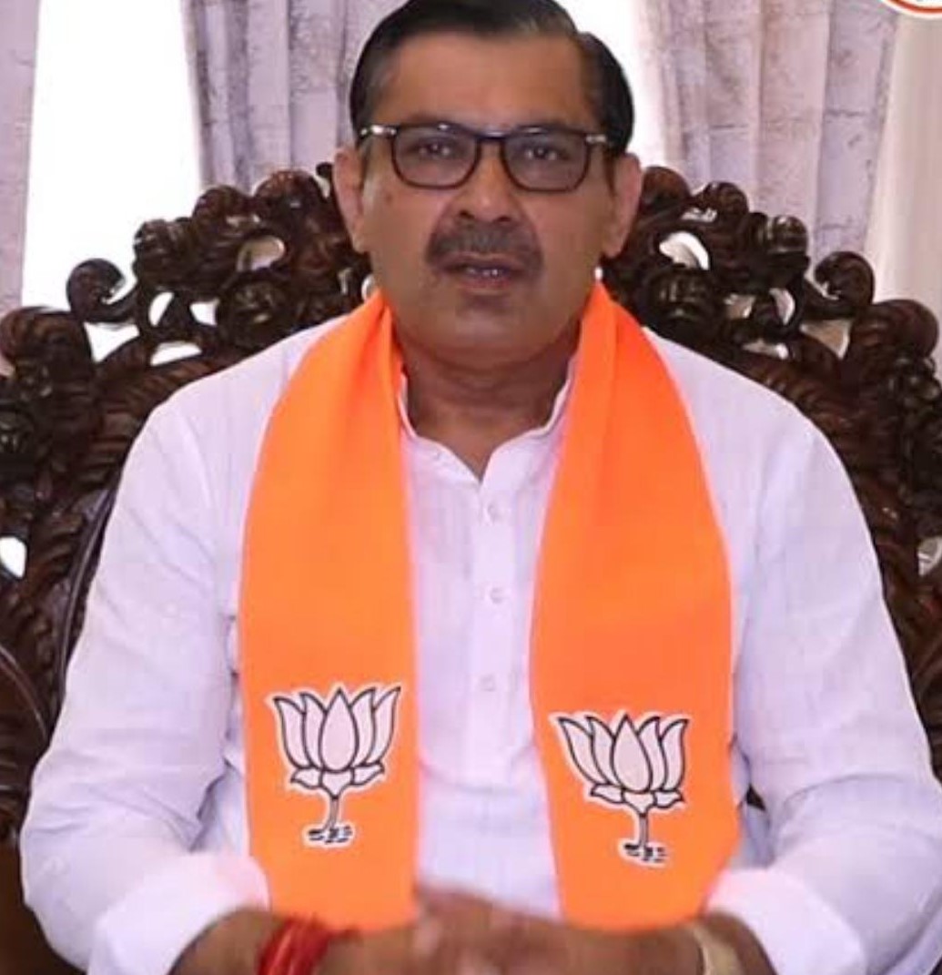 टोहाना में पूर्व मंत्री देवेंद्र सिंह बबली को जिम्मा दिया गया है।