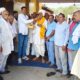 सर्वसम्मति से प्रधान चुने जाने के बाद चौधरी महिपाल सिंह का सम्मान।