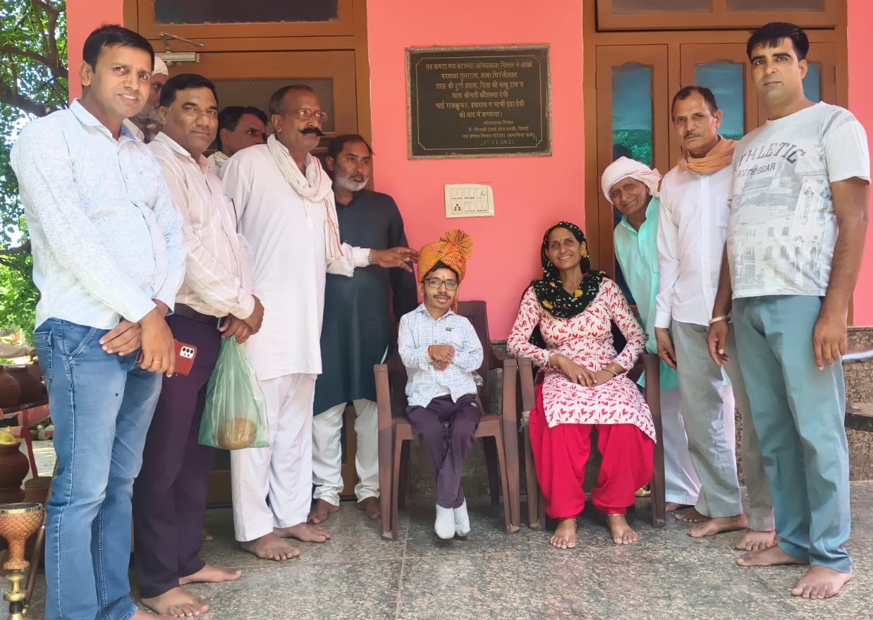 नव चयनित आईएएस नीतीश कुमार यादव का छोटी काशी धाम कमानिया में भव्य स्वागत