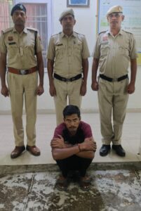 13 मामलों में वांछित उद्घोषित अपराधी रणजीत को गिरफ्तार करती महेंद्रगढ़ पुलिस