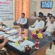 नांगल चौधरी थाने में सरपंचों और गणमान्य व्यक्तियों के साथ बैठक करते थाना प्रभारी एसआई पवन।