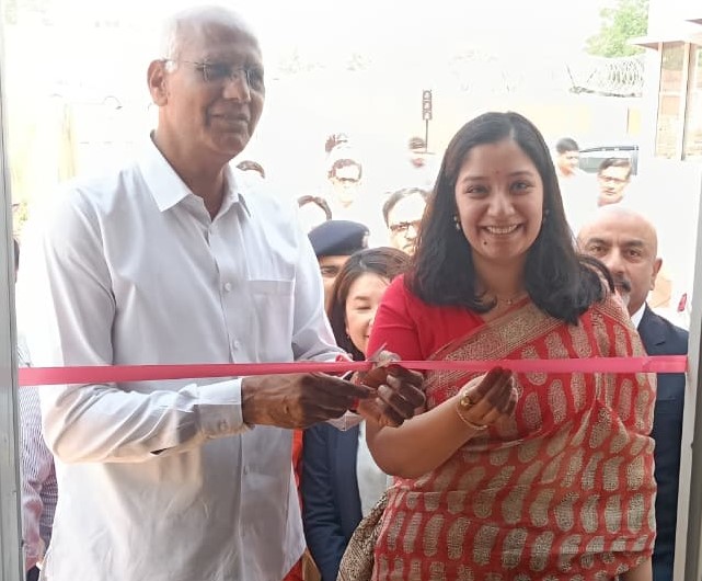 महेंद्रगढ़ में होंडा कंपनी द्वारा बनाए गए ड्राइविंग प्रैक्टिस जोन का शुभारंभ करते विधायक कंवर सिंह यादव और डीसी अनुपमा अंजली।