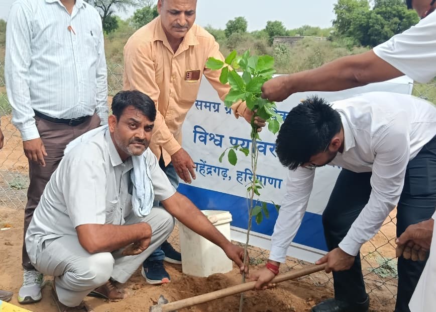 विश्व पर्यावरण दिवस कार्यक्रम में संबोधन देते एसडीएम योगेश सैनी।