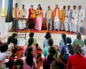आत्मरक्षा एवं जागरूकता शिविर में मौजूद छात्राएं और शिक्षकगण।