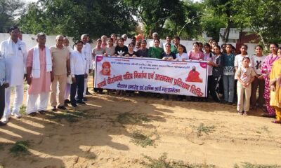 आर्य वीरांगना शिविर में विश्व पर्यावरण दिवस पर पौधारोपण करते विद्यासागर आर्य और अन्य लोग।