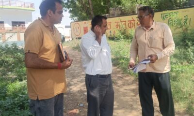 नांगल कालिया में एसआईआर कार्य का औचक निरीक्षण कर बीएलओ को निर्देश देते एसडीएम उदय सिंह।