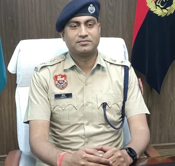पुलिस अधीक्षक दीपक