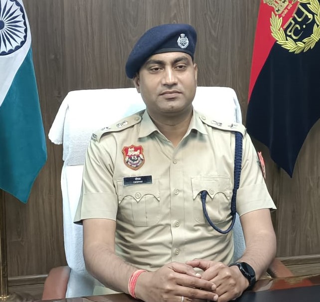 पुलिस अधीक्षक दीपक