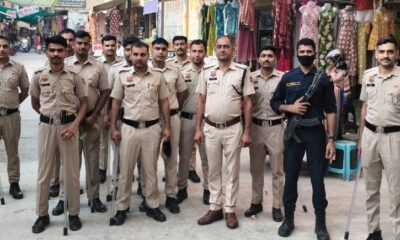 नारनौल में पैदल गश्त करते पुलिस और कमांडो जवान।