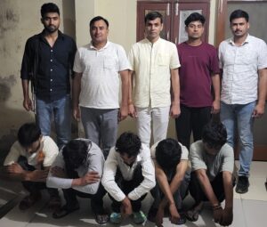 अपहरण और लूटपाट मामले में गिरफ्तार आरोपी पुलिस हिरासत में।