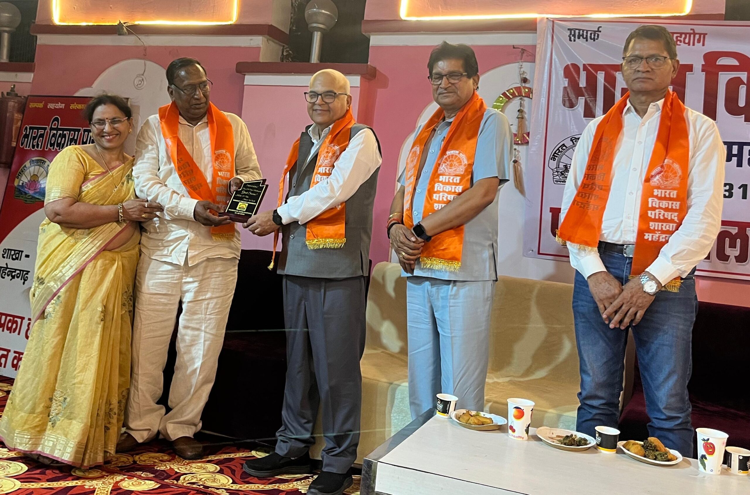भारत विकास परिषद महेंद्रगढ़ के दायित्व ग्रहण समारोह में कुलपति डॉ. टंकेश्वर कुमार एवं नव-निर्वाचित पदाधिकारी।