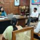 पेट्रोल डीजल के संबंध में बैठक लेती डीसी अनुपमा अंजली।