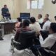 पार्षदों के साथ बैठक करते डीएमसी रणवीर सिंह।