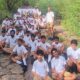 ढोसी पर्वत पर शैक्षणिक भ्रमण करते युवा।