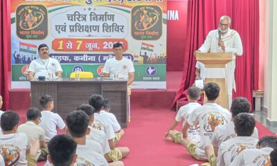 कनीना में भारत निर्माण युवा दल के शिविर में उपस्थित युवा और मुख्य अतिथि।
