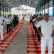 योग करते एसडीएम उदय सिंह व अन्य।