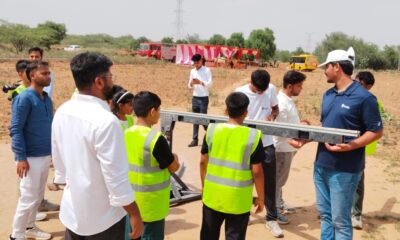 नारनौल में आईआरडीसी कार्यक्रम के दौरान रॉकेट लॉन्च करते छात्र।