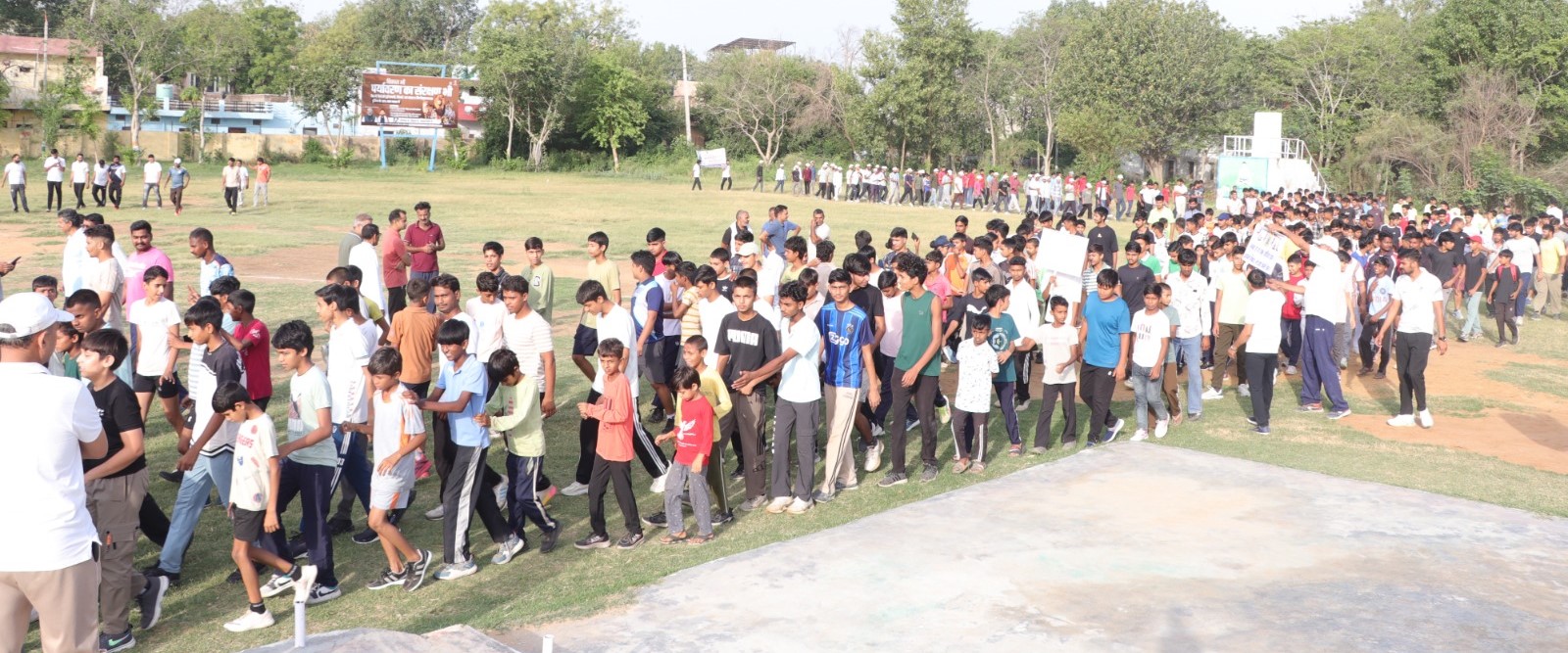 नारनौल में योग मैराथन के दौरान दौड़ लगाते प्रतिभागी