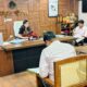 खेल स्टेडियम को लेकर अधिकारियों की बैठक लेती डीसी अनुपमा अंजली।