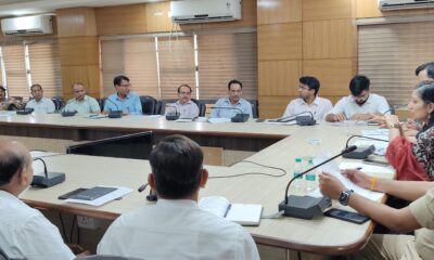 परीक्षा को लेकर अधिकारियों की बैठक लेती डीसी अनुपमा अंजली।