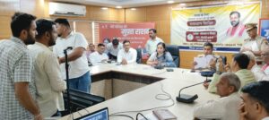 समाधान शिविर में आमजन की शिकायतें सुनती डीसी अनुपमा अंजली।