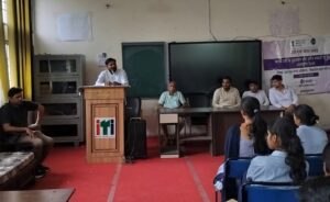 कार्यक्रम में संबोधित करते डॉ. अरुण कुमार।