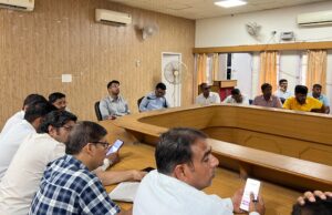 प्रशिक्षण कार्यक्रम में संबोधित करते एसडीएम अनिरुद्ध यादव।