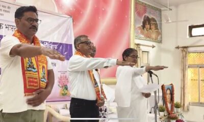 नशा न करने की शपथ दिलाते आयोजक।