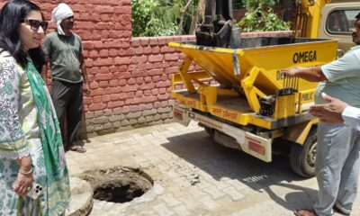 शहर में सीवरेज व नालों की सफाई का निरीक्षण करतीं डीसी अनुपमा अंजली।