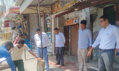 जल निकासी का निरीक्षण करते आरटीए सचिव मनोज कुमार।