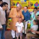 सामान्य अस्पताल में बच्चे को 'दो बूंद जिंदगी की' पिलाकर सघन पल्स पोलियो अभियान का शुभारंभ करते विधायक ओमप्रकाश यादव।