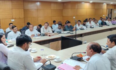 एचटेट को लेकर अधिकारियों की बैठक लेती डीसी अनुपमा अंजली।