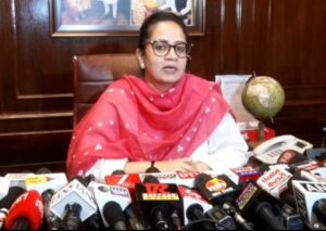 चरखी दादरी मेडिकल कॉलेज के नामकरण संबंधी घोषणा करतीं स्वास्थ्य मंत्री आरती सिंह राव।