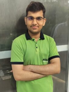 जेईई एडवांस्ड 2026 में शानदार रैंक हासिल करने वाले अटेली के छात्र जयवर्धन।