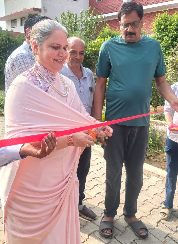 अटेली में फीता काटकर समर कैंप का शुभारंभ करते हुए।