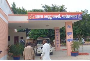 भट्टू थाना, जहां जमीनी विवाद में मारपीट के मामले में केस दर्ज किया गया।
